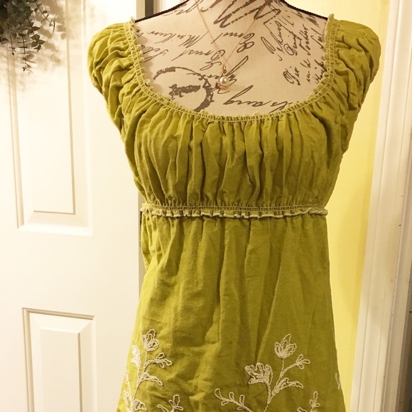 Beautiful Apple green embroidered dress size Small - Picture 1 of 3